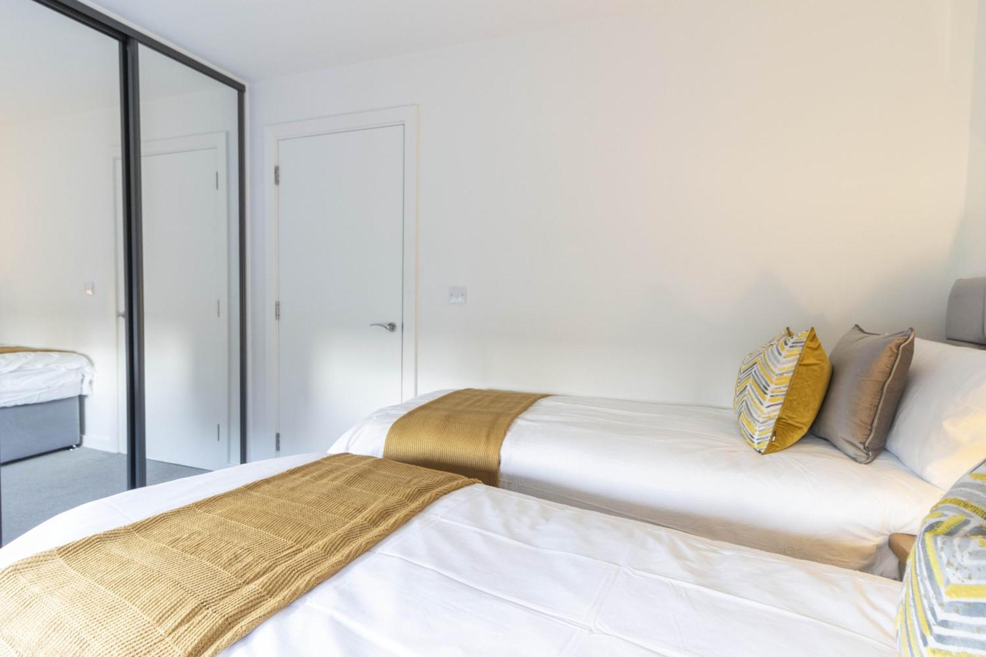 エクセターLinacre 11 - Modern 2 Bed Behind The Cathedral With Free Parking And Fast Wifiアパートメント エクステリア 写真