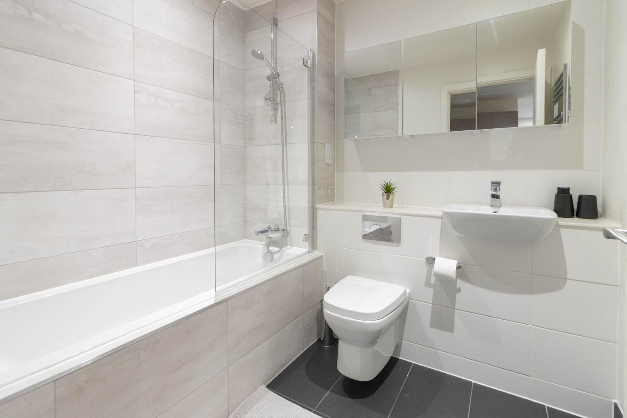 エクセターLinacre 11 - Modern 2 Bed Behind The Cathedral With Free Parking And Fast Wifiアパートメント エクステリア 写真