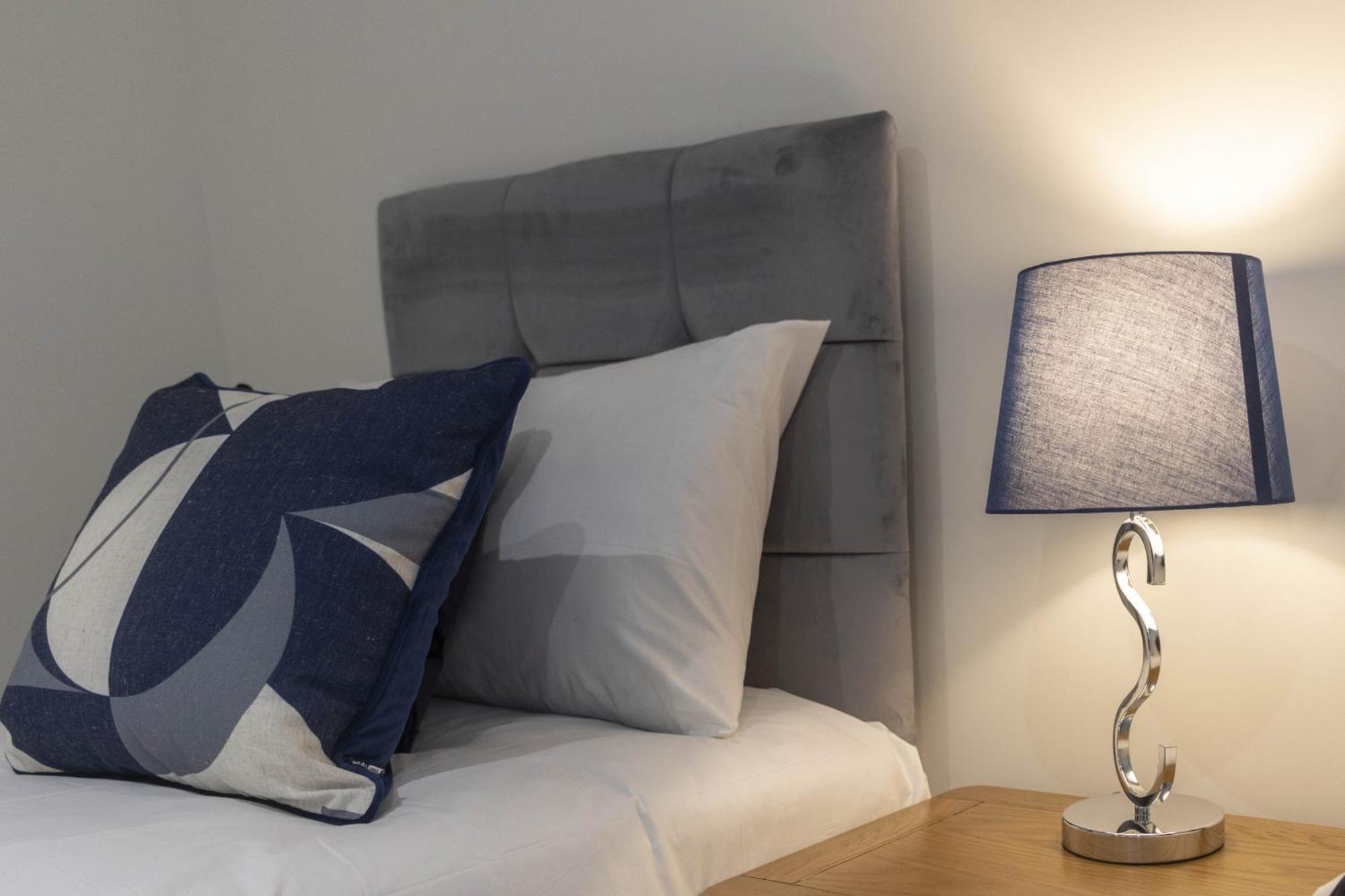 エクセターLinacre 11 - Modern 2 Bed Behind The Cathedral With Free Parking And Fast Wifiアパートメント エクステリア 写真